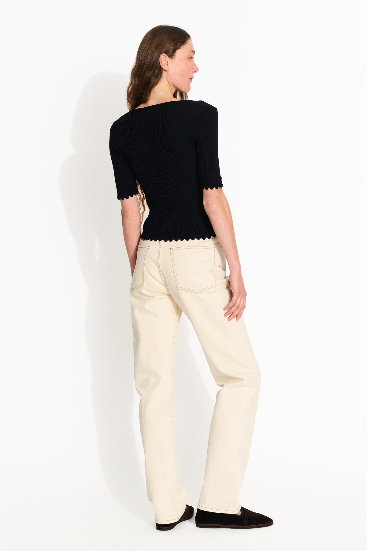 Skall Studio Ada tee Tee Black