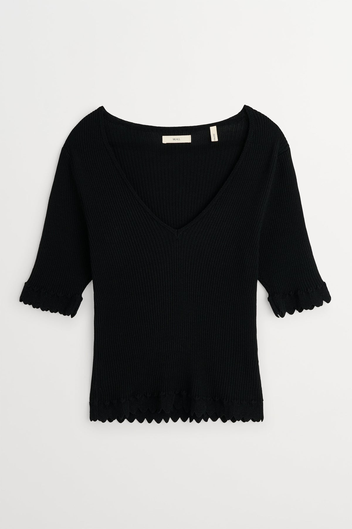 Skall Studio Ada tee Tee Black