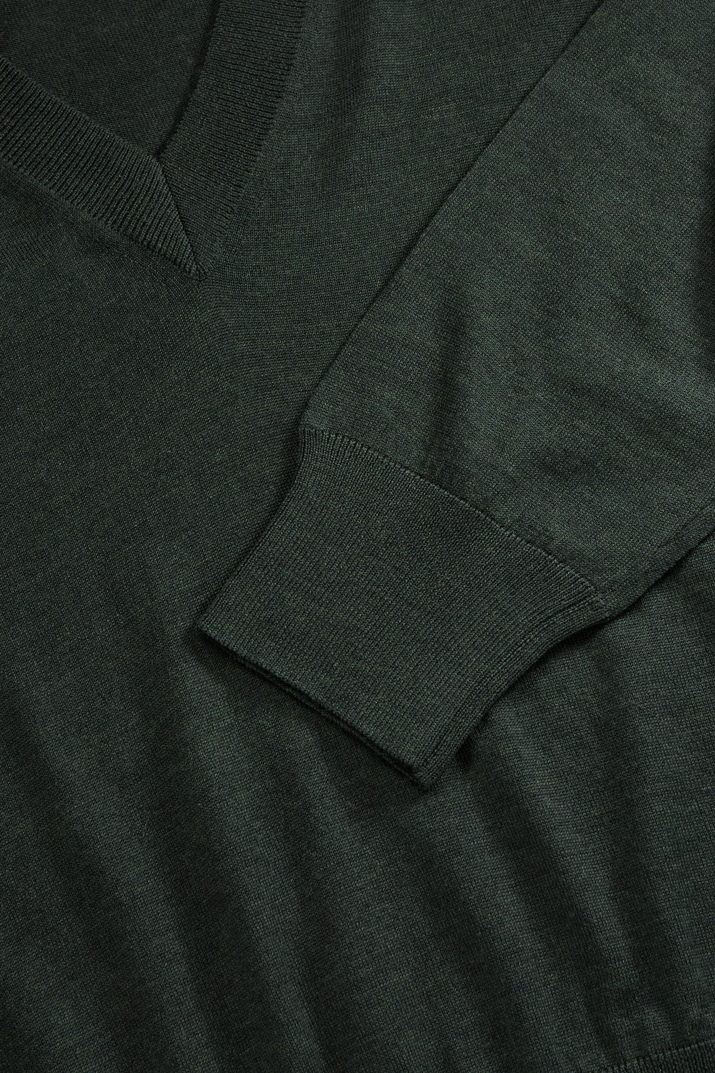 Skall Studio Amethyst V-neck jumper Jumper Dark pine