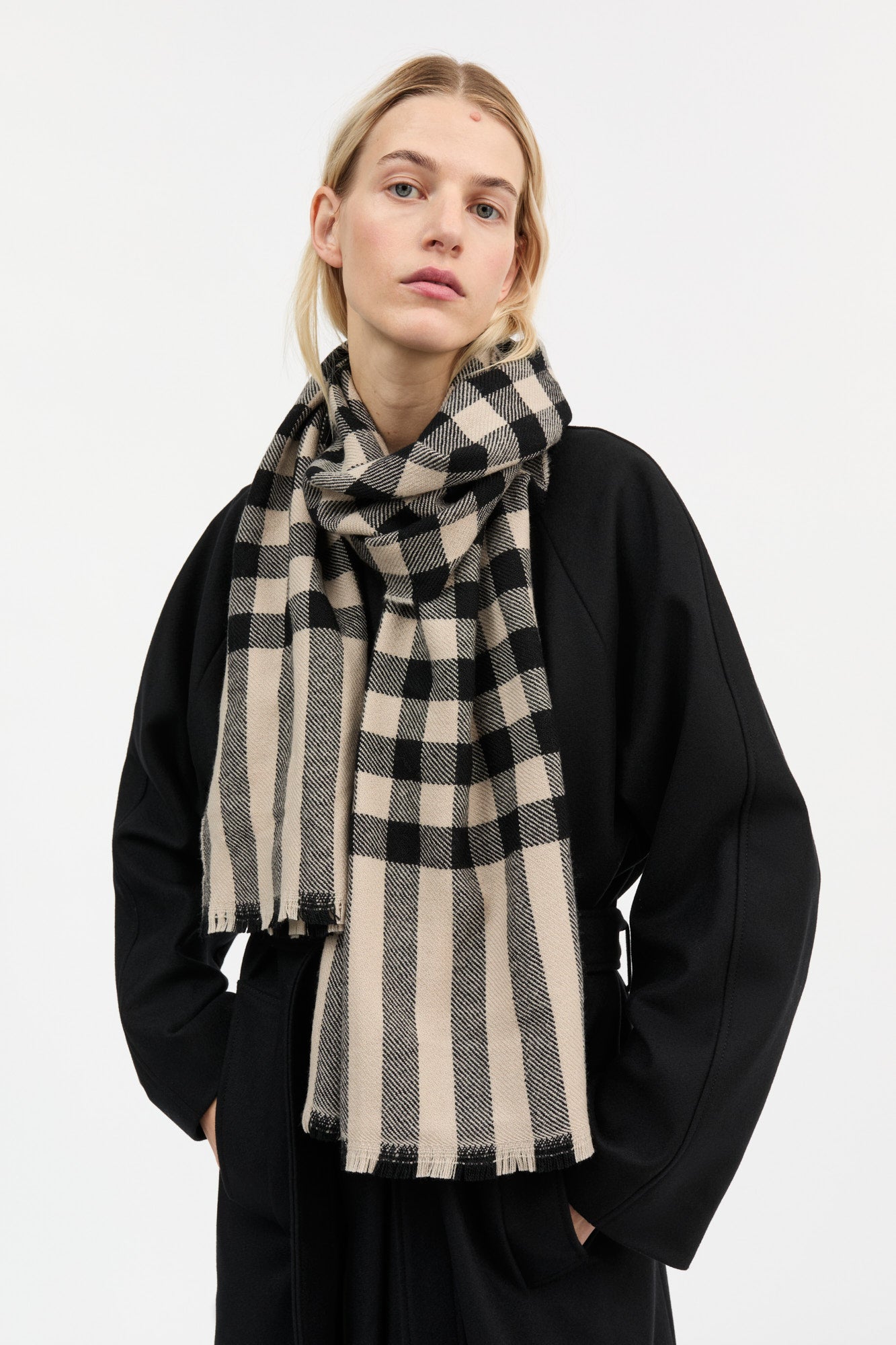 Skall Studio Nadelle scarf Scarf Black/Beige check