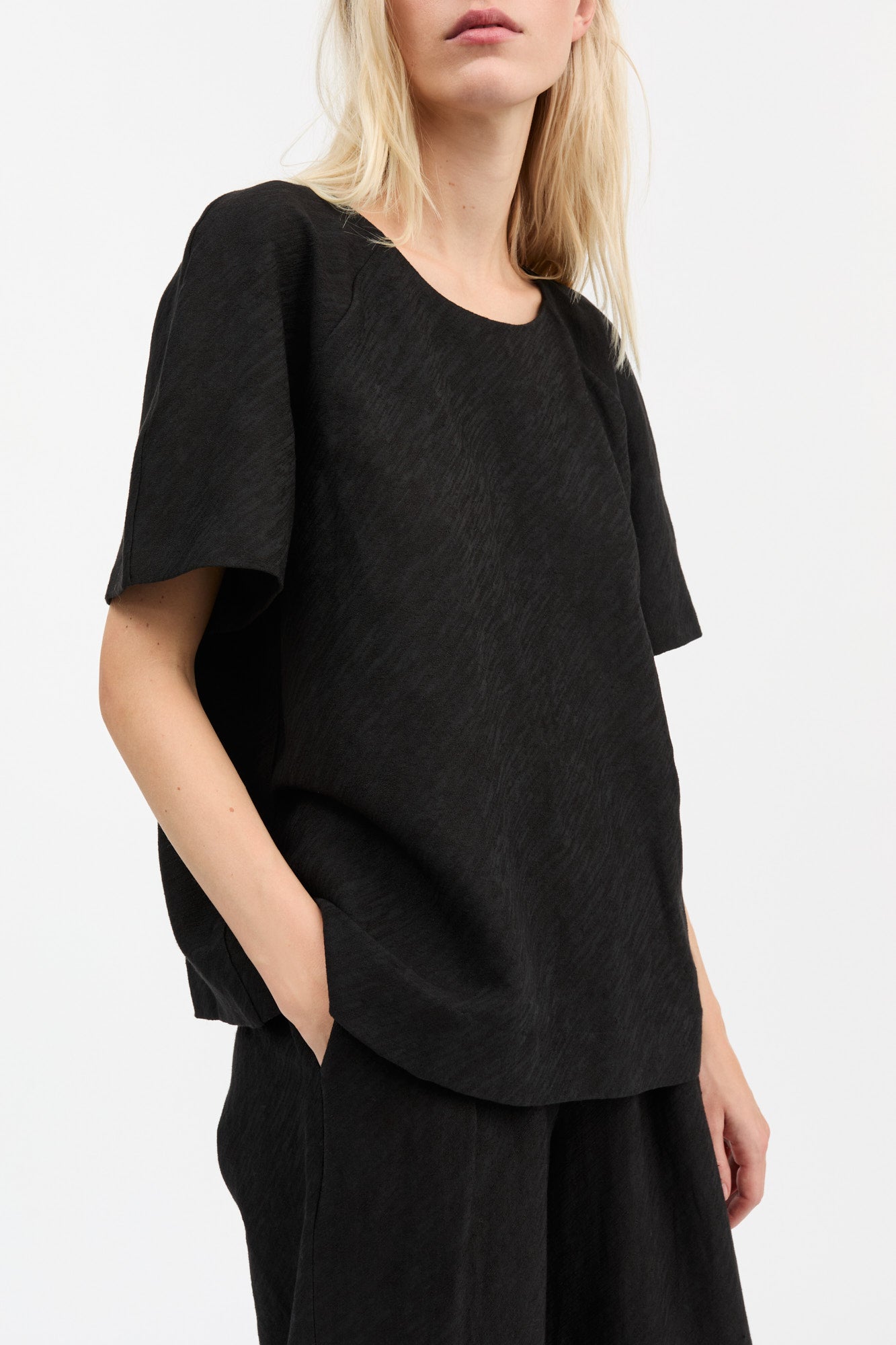 Skall Studio Nila tee Tee Black