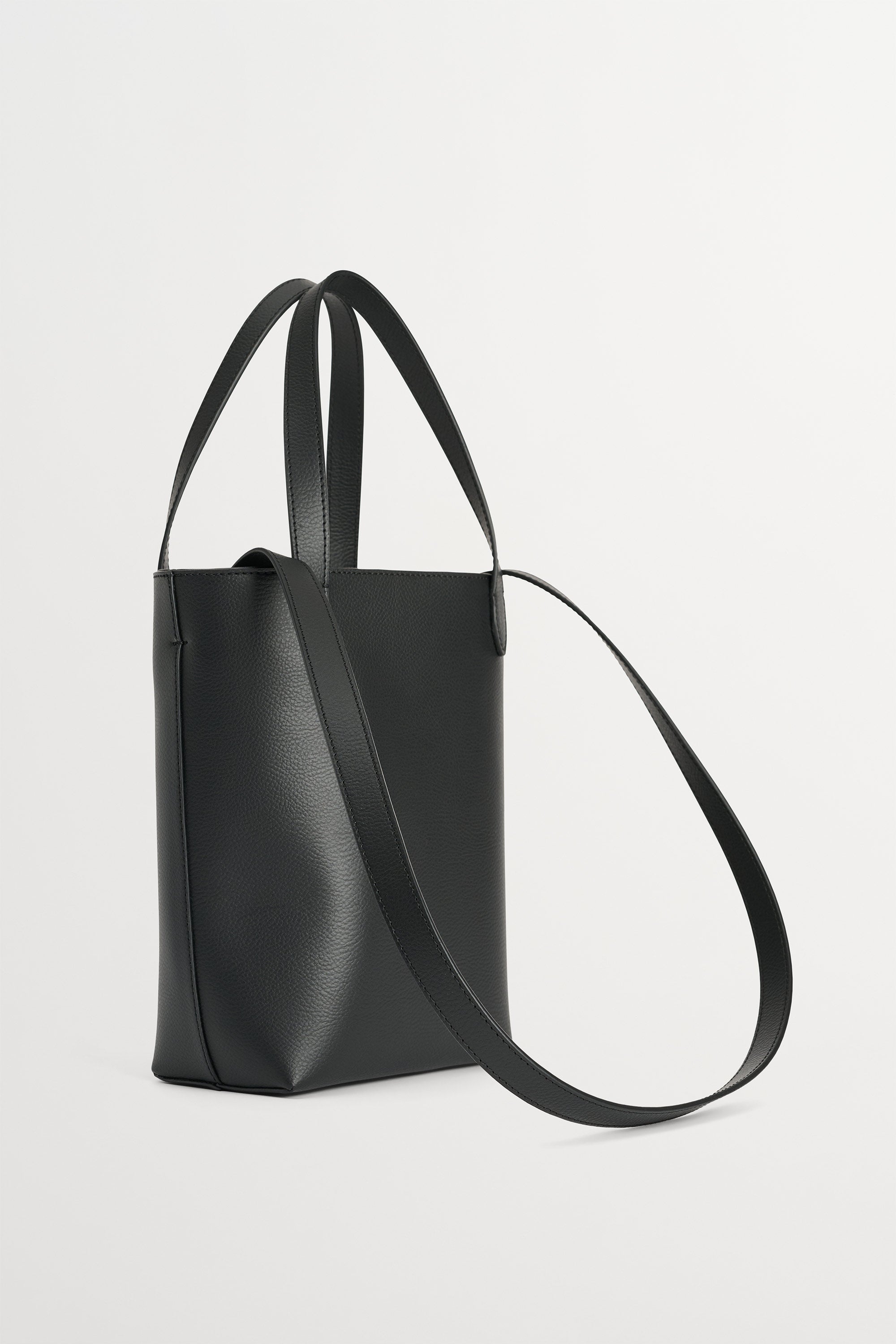 Skall Studio Small city tote Tote Black